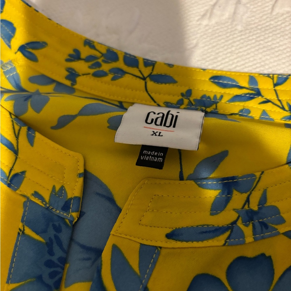 Cabi midi floral print dress, round collar self tie with elastic sleeves. - Picture 9 of 13